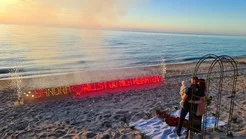 Heiratsantrag am Strand